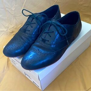 Steve Madden Black Oxford Shoes with Brogue Detailing - Women’s Size 9